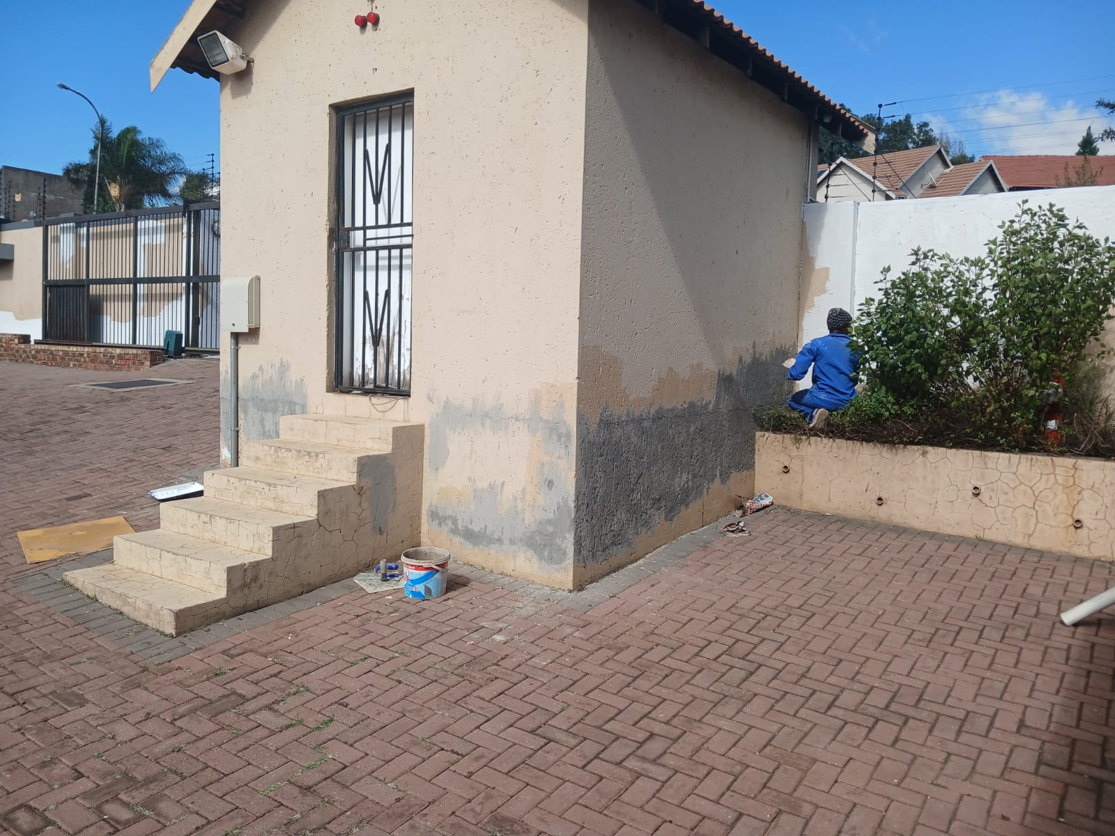 Surface preparation during a Gauteng restoration project